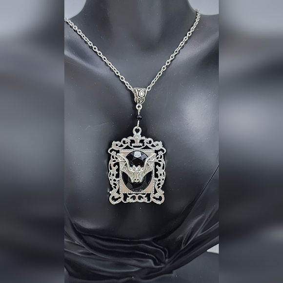 Silver and Black Pendant Necklace Unisex - Picture 4 of 5